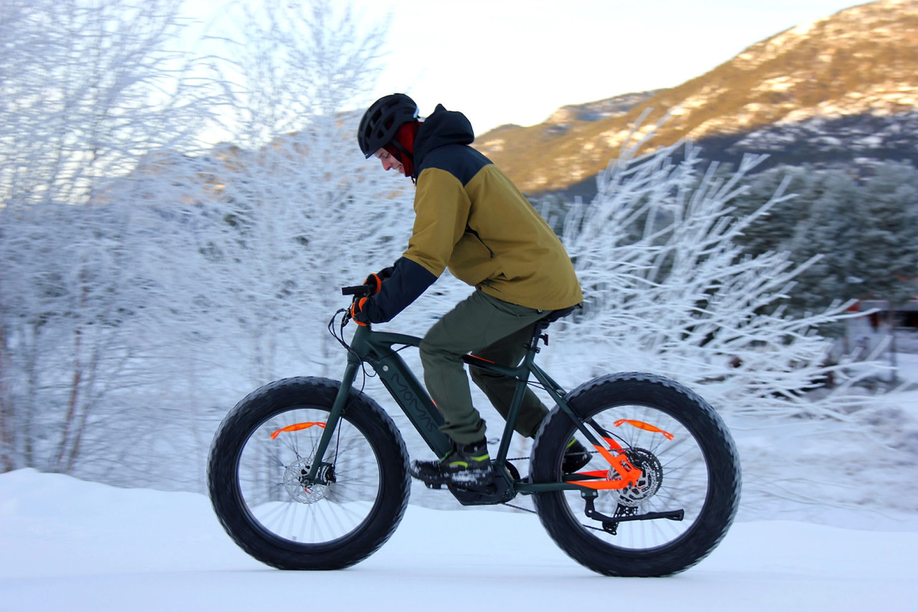 Fatbike cykel i Vraadal Straand Hotel.jpg