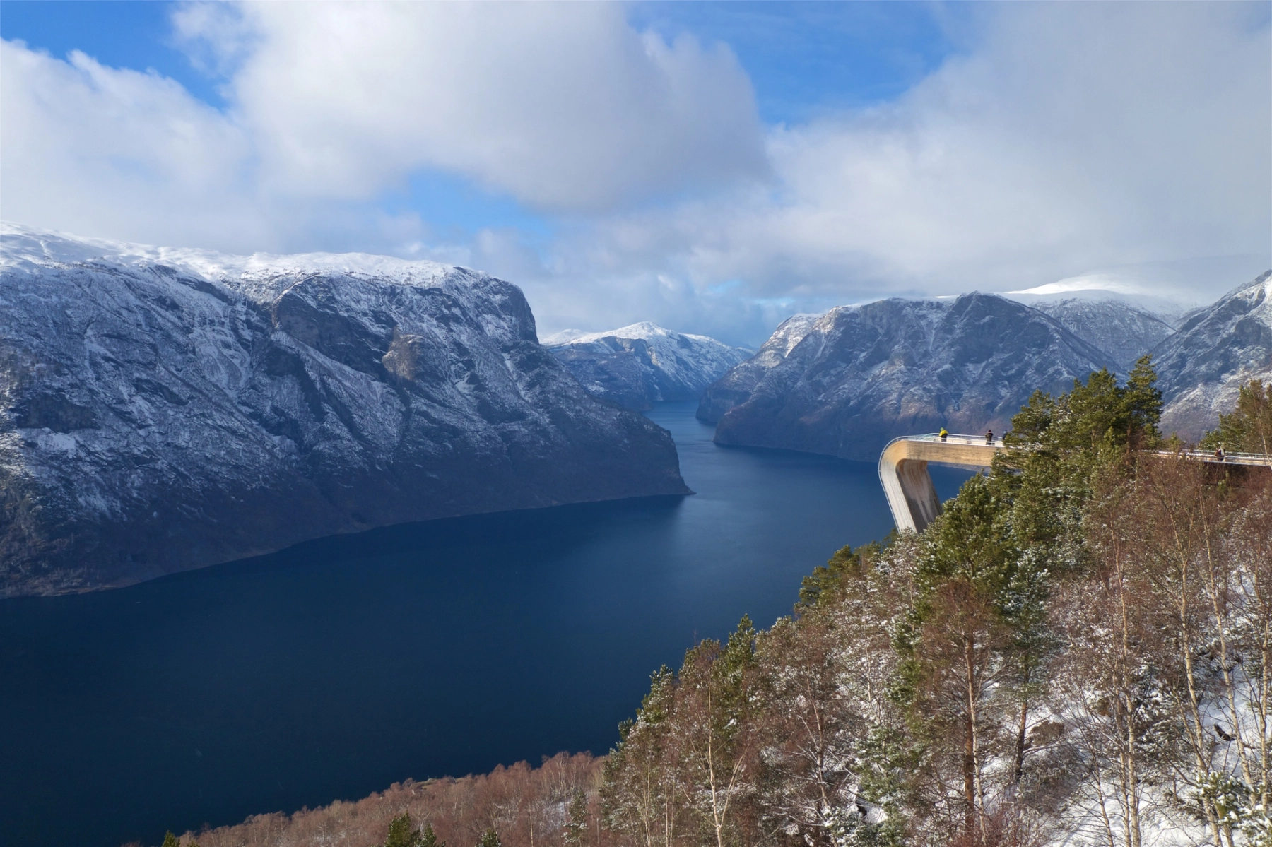 Stegastein viewpoint - Aurlandsfjord - Sognefjord_Øyvind Heen - fjords.com .png