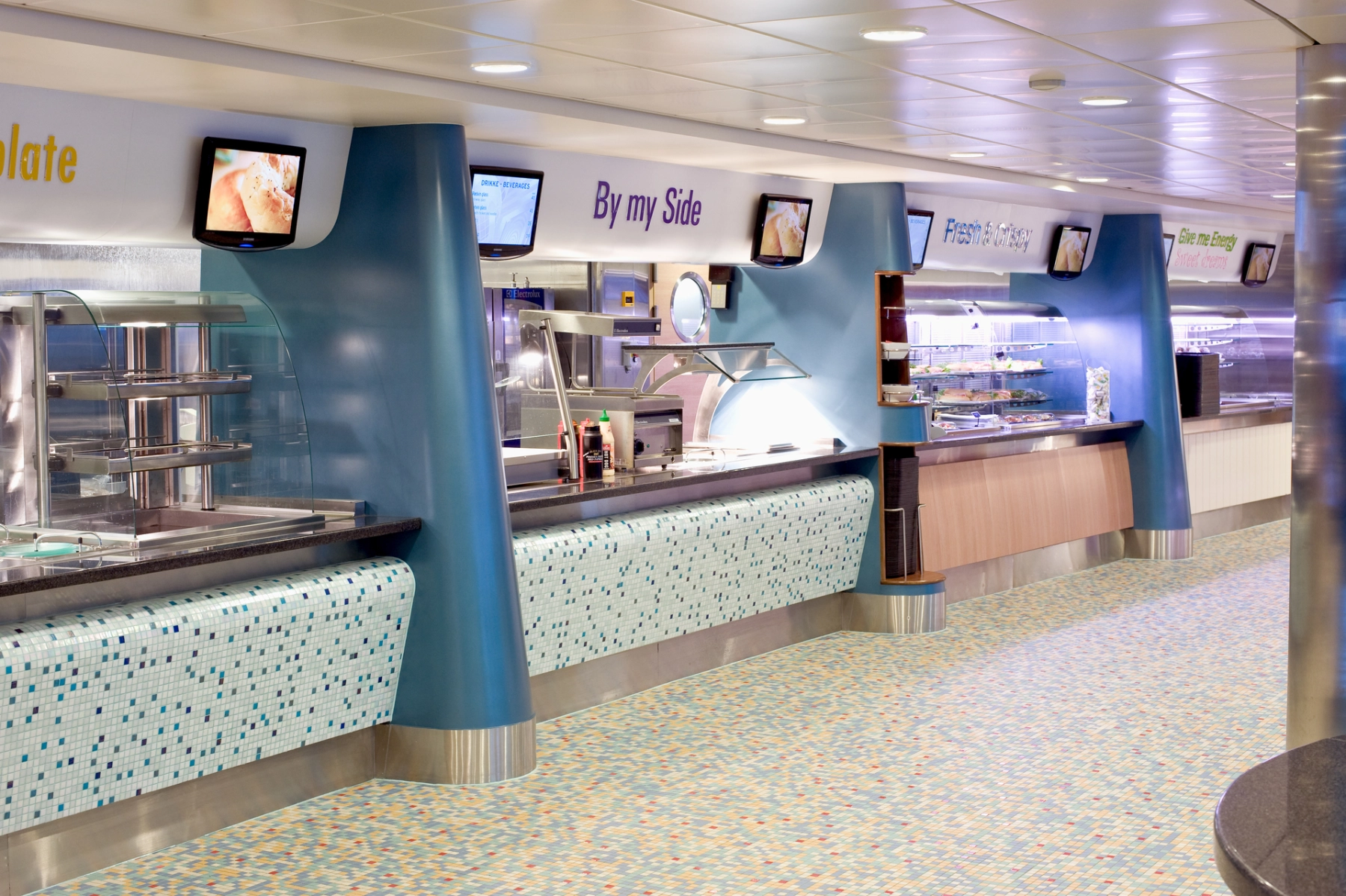 Fly Me To The Moon café