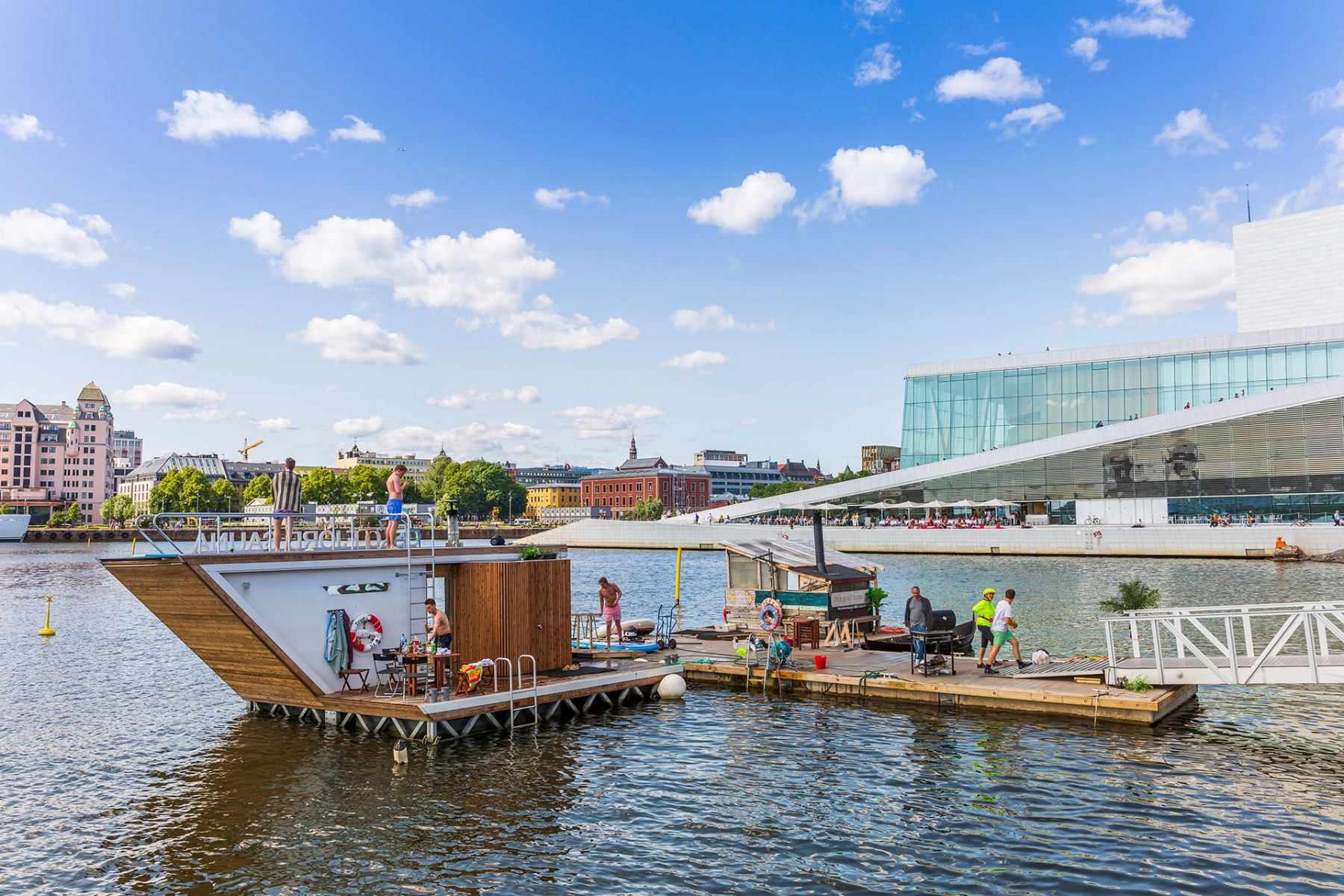 Floating-sauna-in-Oslo--Didrick-Stenersen---VisitOslo-(1).jpg