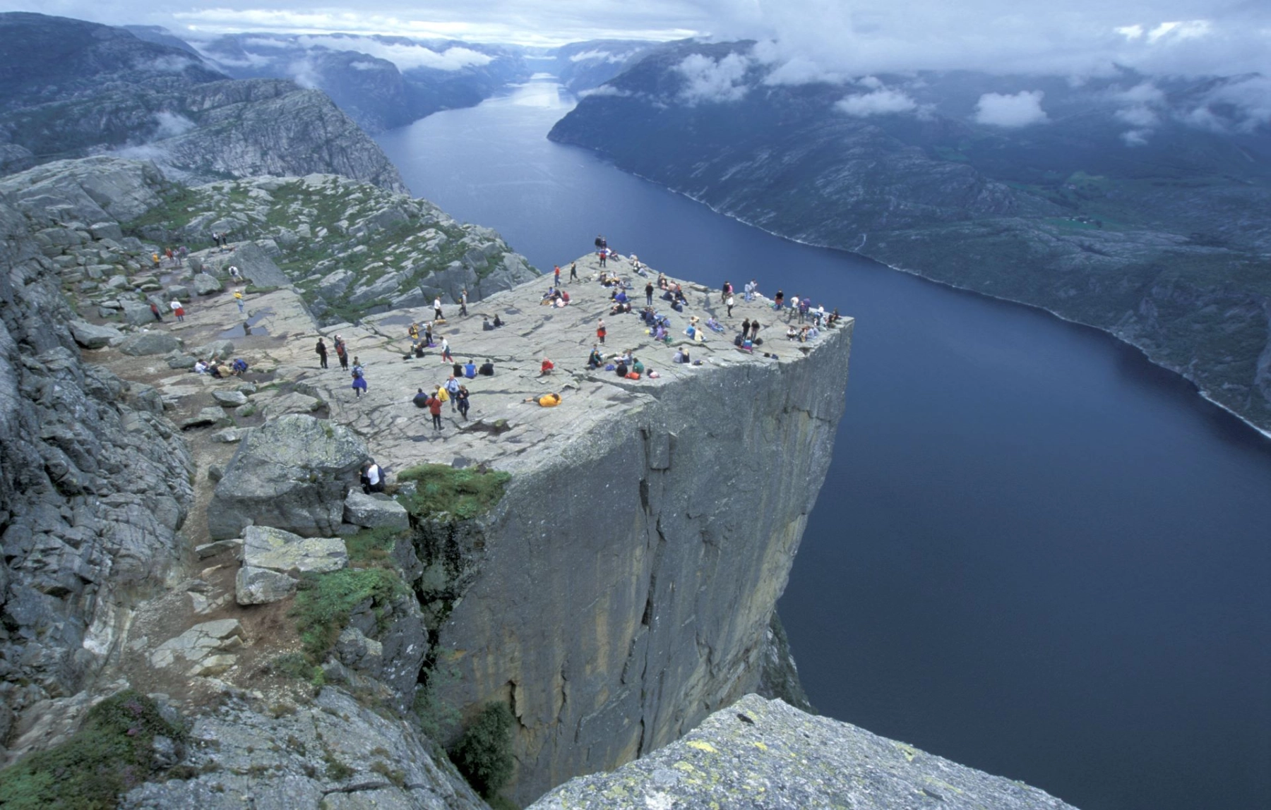 Preikestolen in Stavanger. Foto: Casper Tybjerg, VisitNorway.com.