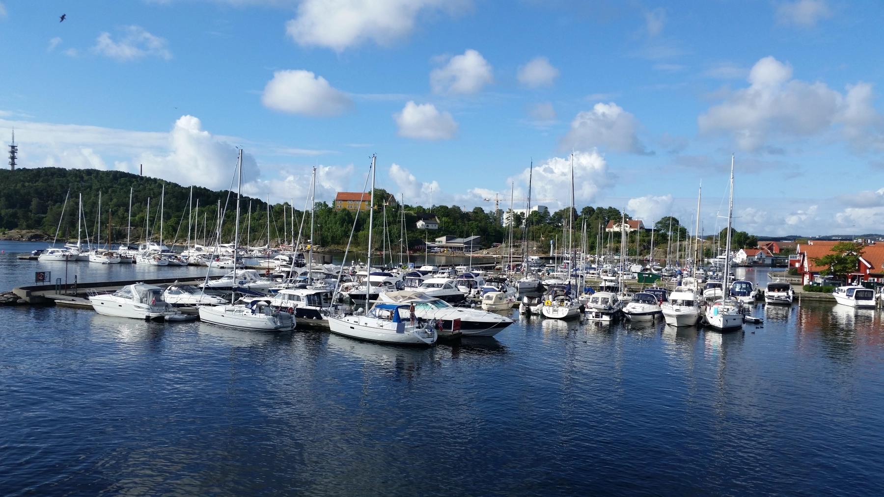 Både ligger til kaj ved lystbådshavnen i Kristiansand, Foto Erik Engenes, VisitSørlandet
