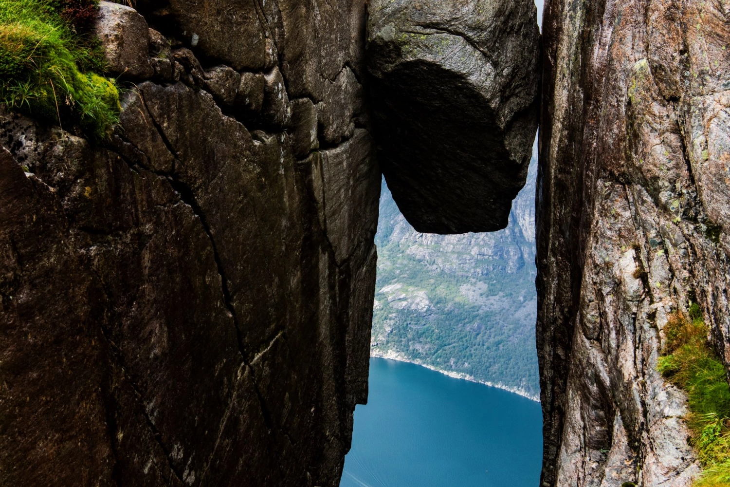 Kjeragbolten. Foto: Mattias Fredriksson, Fjord Norge.
