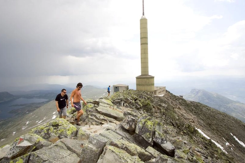 Gaustatoppen-at-the-top-summer.jpg