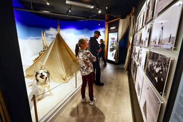 Udstilling af norsk skieventyr i Morgedal. Foto: Vest Telemark museum.