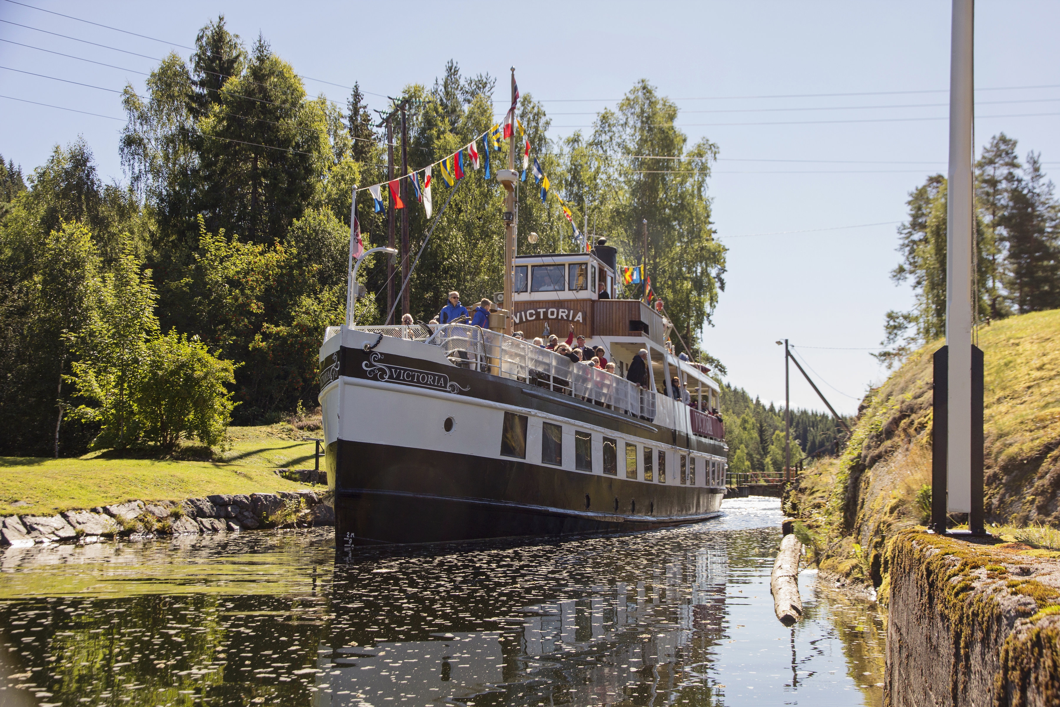 MS Victoria in Eidsfoss locks. Foto Ida Chr. Kvisgaard.jpg